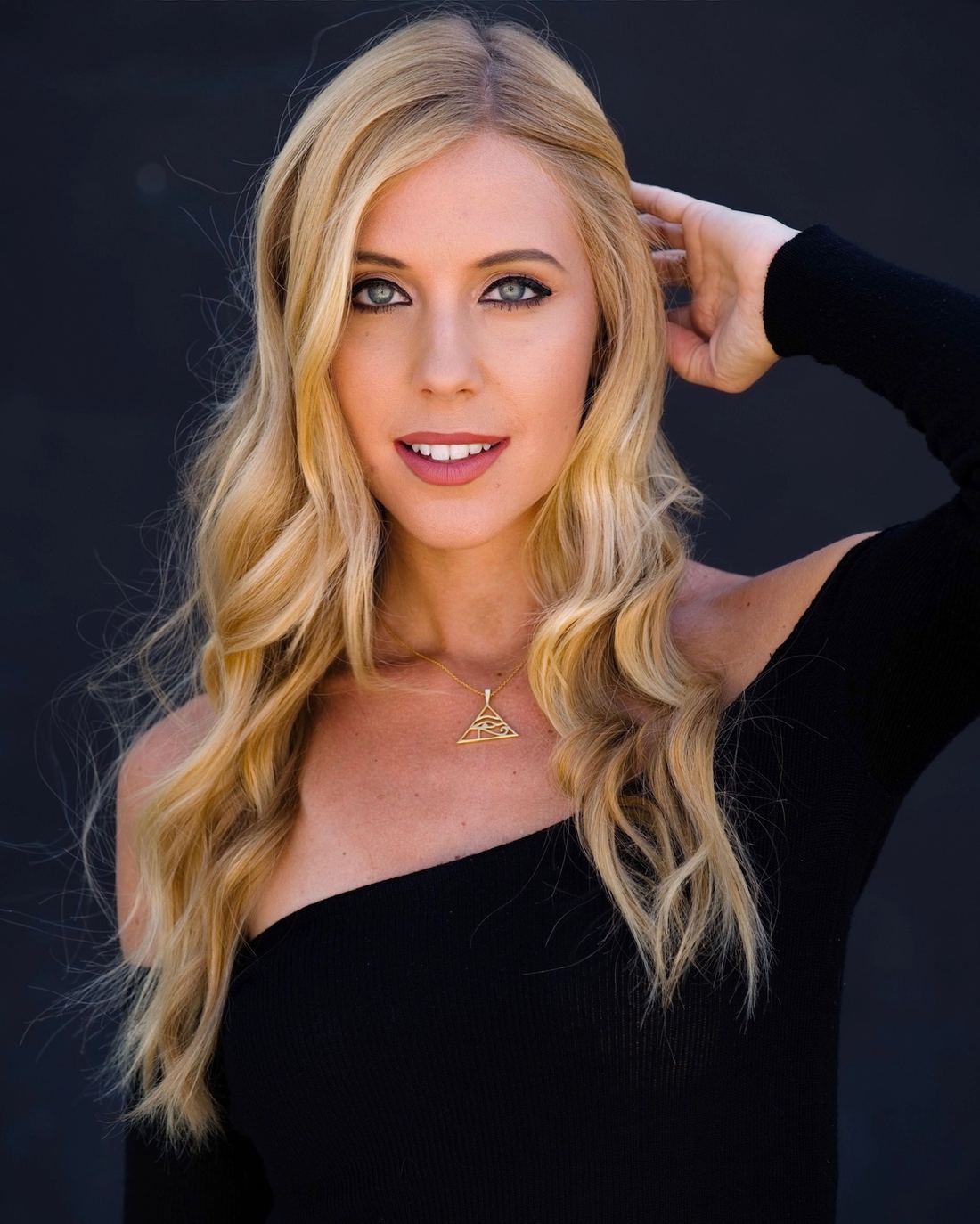 Portrait of Fort Lauderdale singer and pianist Joanna Holstein
